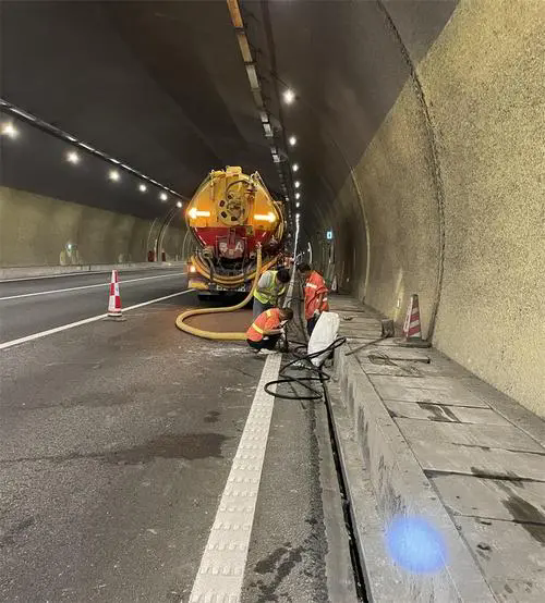 余江隧道排水渠清淤